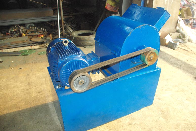 粉餅機(jī)，碎餅機(jī)，大餅打碎機(jī)，花生茶籽大豆餅粉碎機(jī)